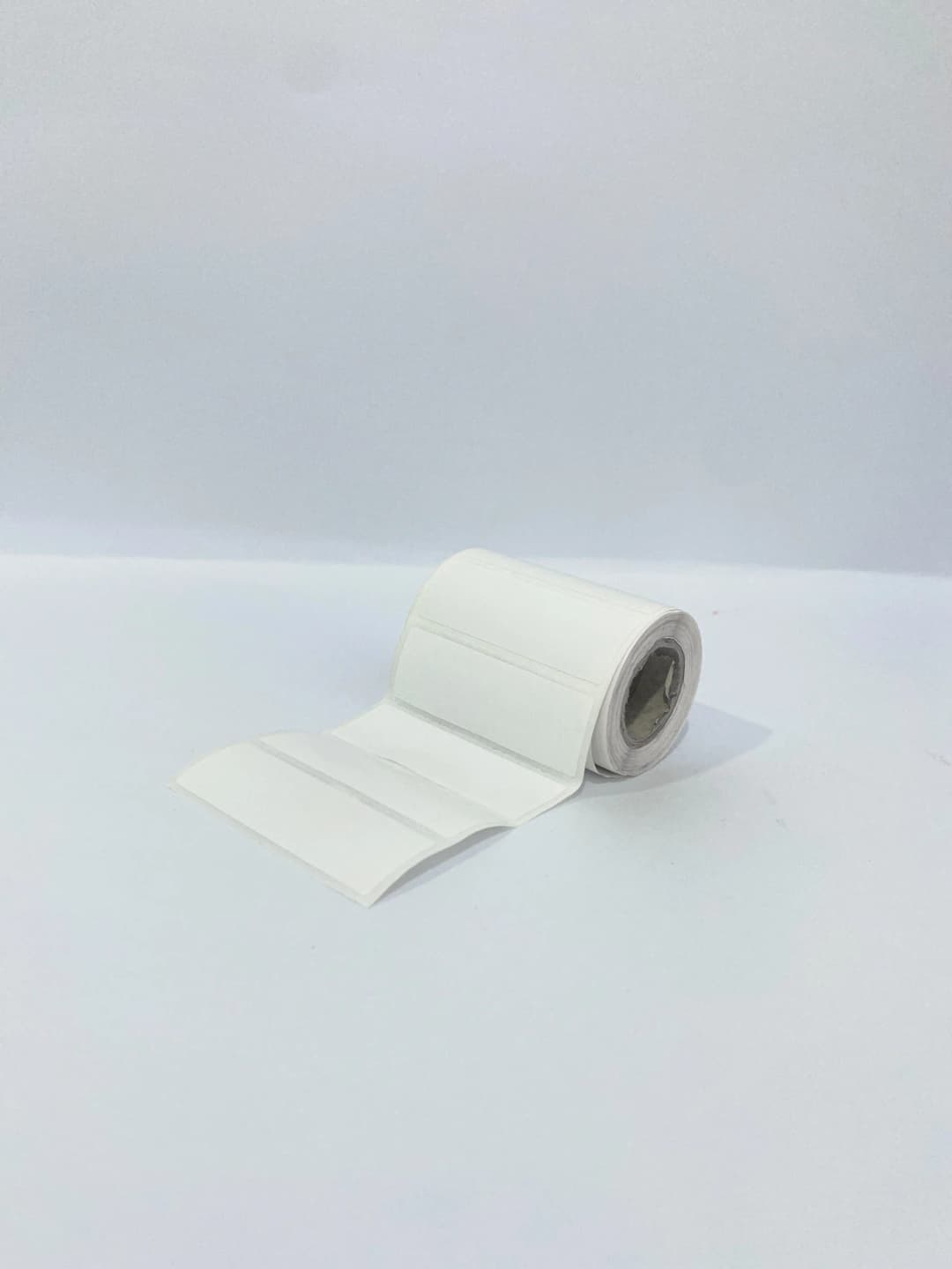Gulungan label blank polos tanpa cetakan produksi Bangkit Jaya Label